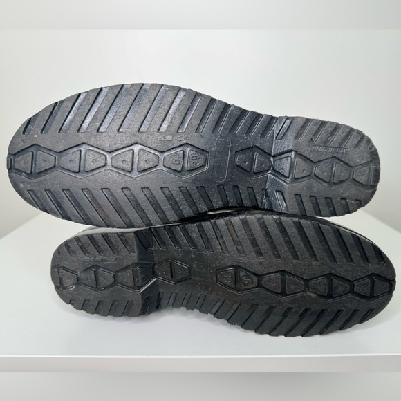 Valentino Garavani Blue Blush Lace Printed Rain Boots - Luxury and Elegance - Picture 9 of 10